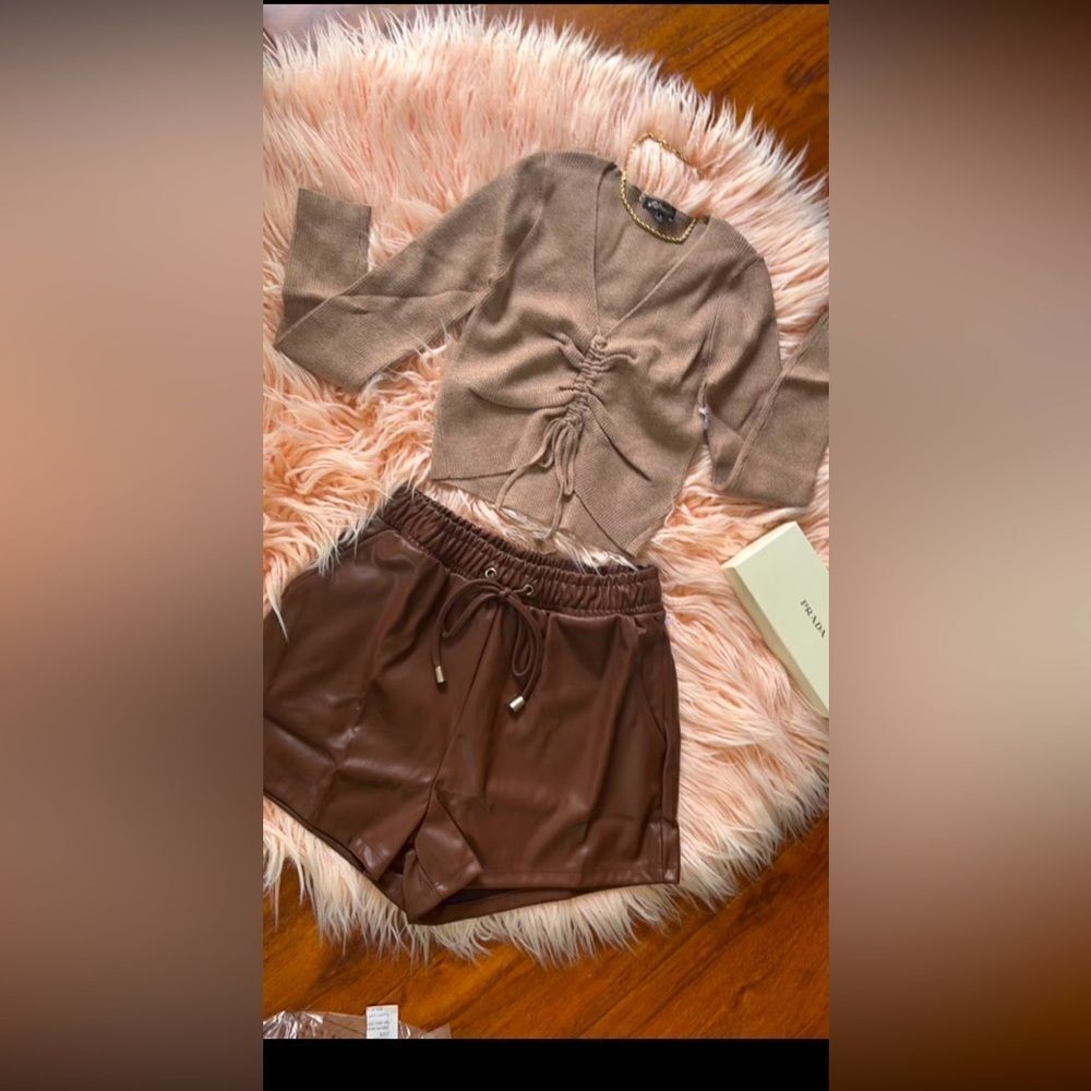 Blashe short faux Leather Brown with elastic waist New